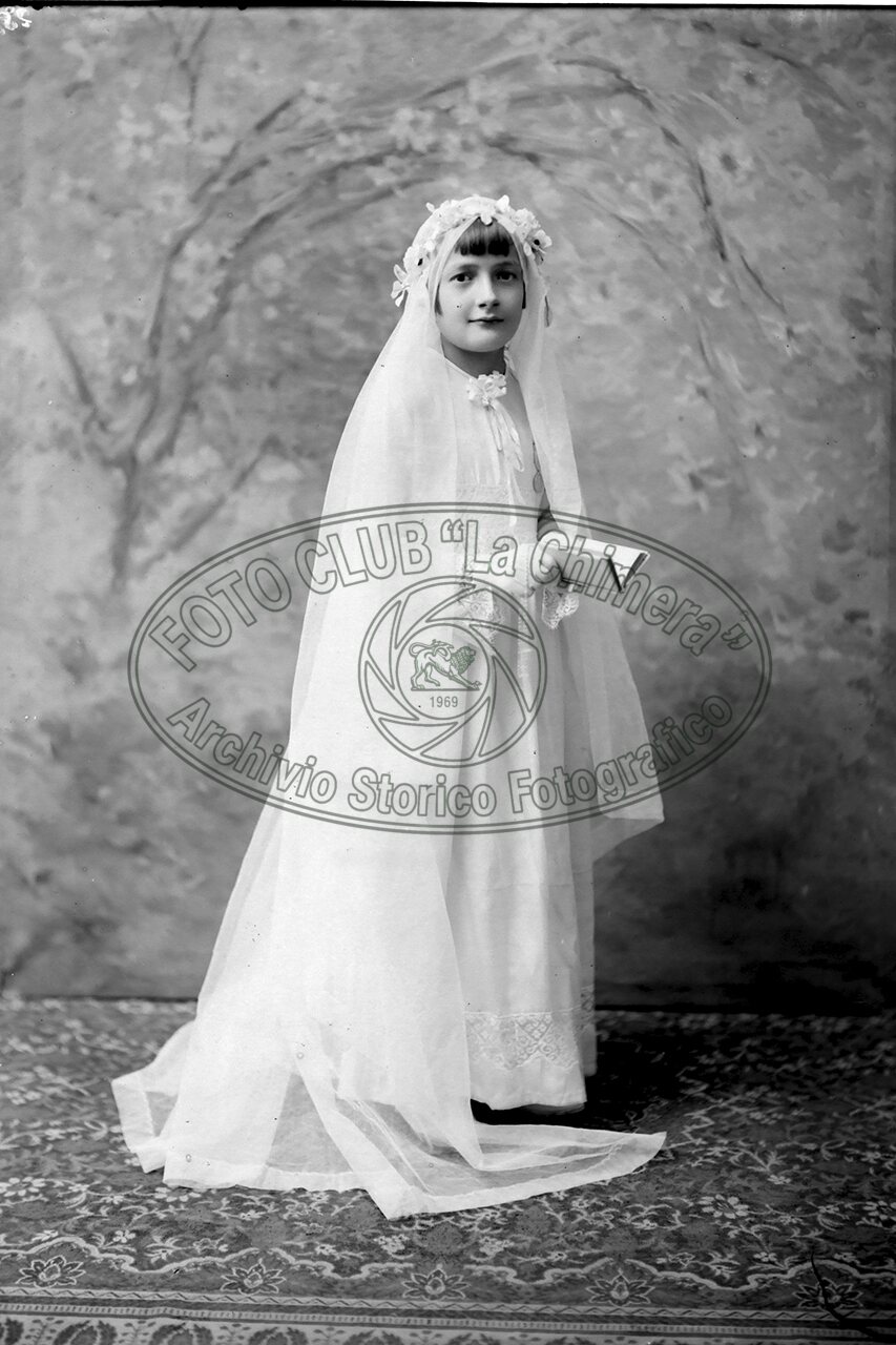 Ritratto Di Bambina Per La Comunione