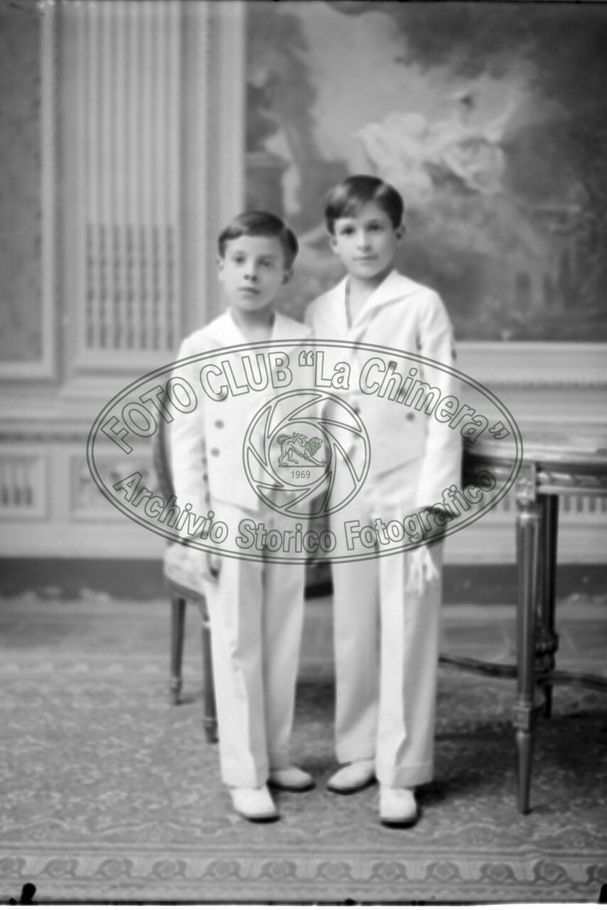 Ritratto Di Bambini Per La Comunione