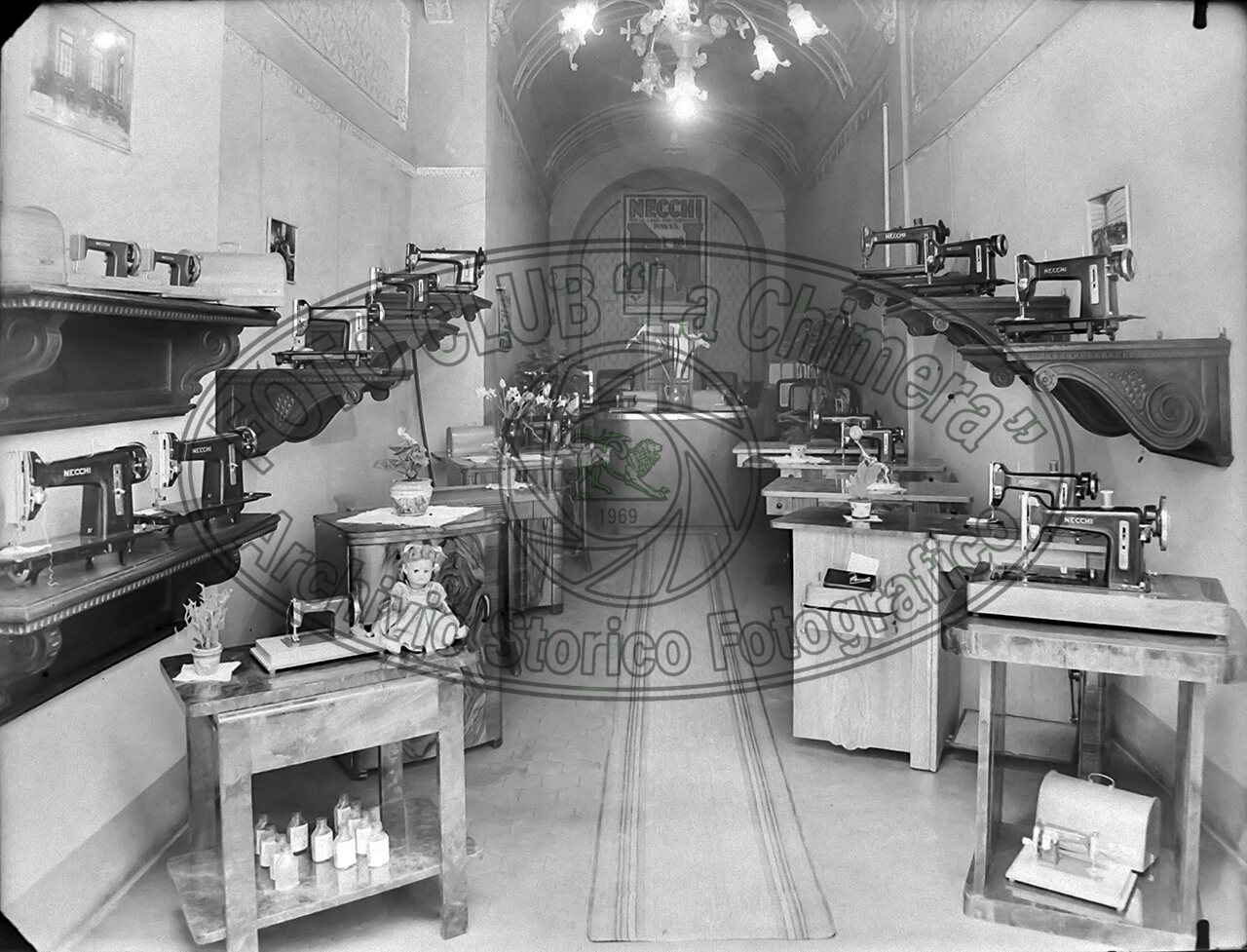 Arezzo Interno Negozio Necchi