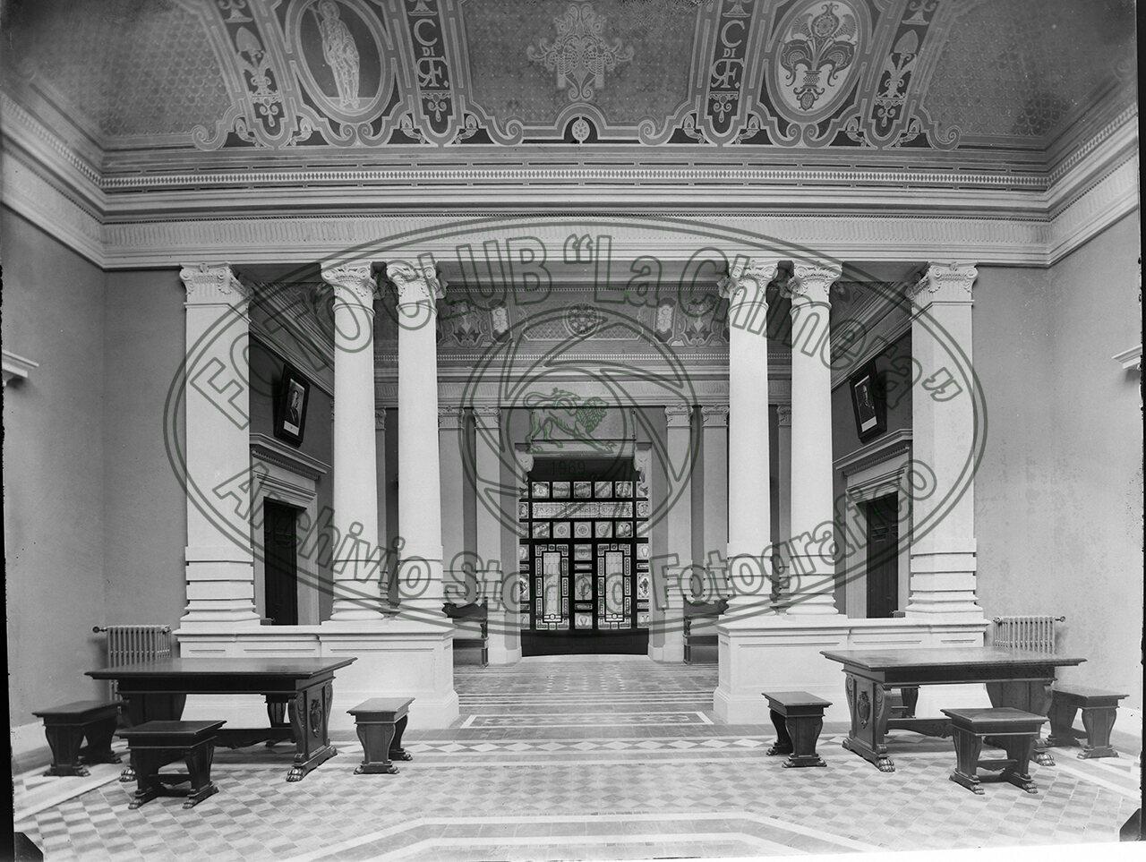 Cassa Di Risparmio Sala D Ingresso