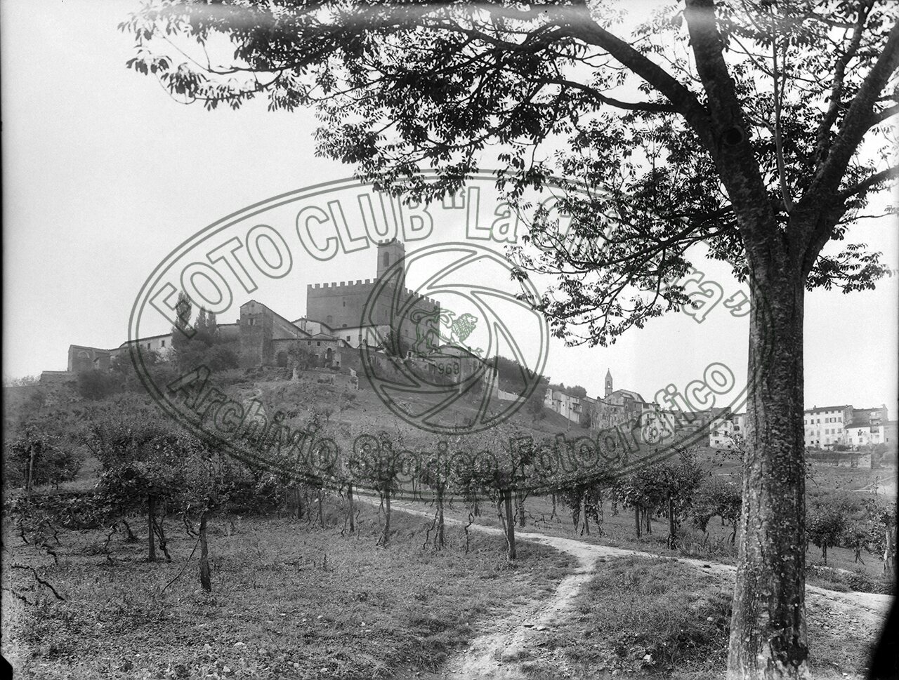 Poppi Panorama E Veduta Del Castello