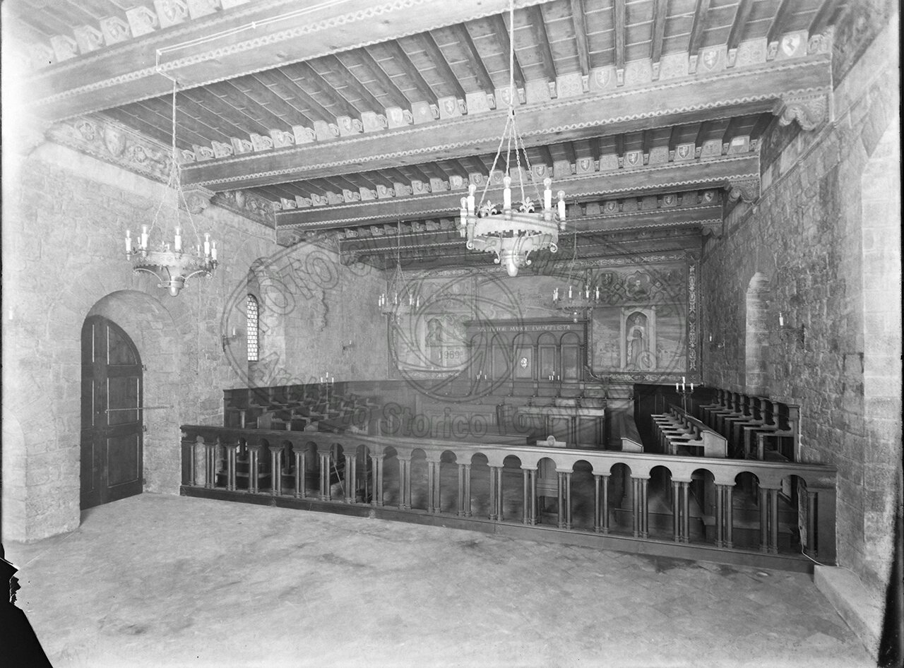 Cortona Palazzo Comunale Sala Del Consiglio Affreschi Di Vignaroli Settembre 1925