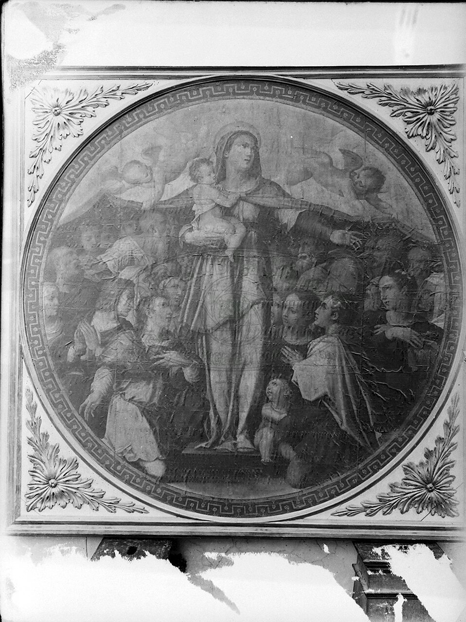 Arezzo Cattedrale Sala Dei Canonici Gonfalone Raffigurante La Madonna Della Misericordia Giorgio Vasari