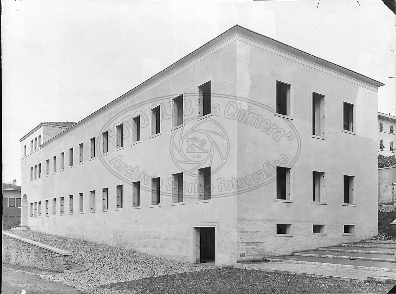 Arezzo Palazzo Del Genio Civile Vista Di Fianco